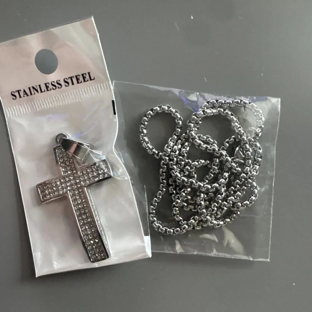 Cross Pendant Cubic Zirconia Iced Out 24” Chain ￼ Catholic Religious Hip Hop